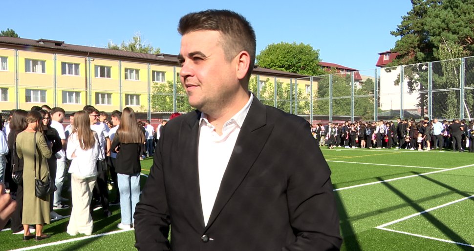 Liderii locali retrăiesc emoțiile primei zile de școală alături de elevi 2758