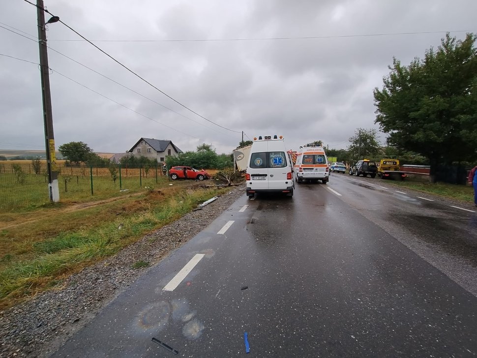 O persoană decedată și trei răniți într-un carambol pe E85, în localitatea Vadu Moldovei 2827