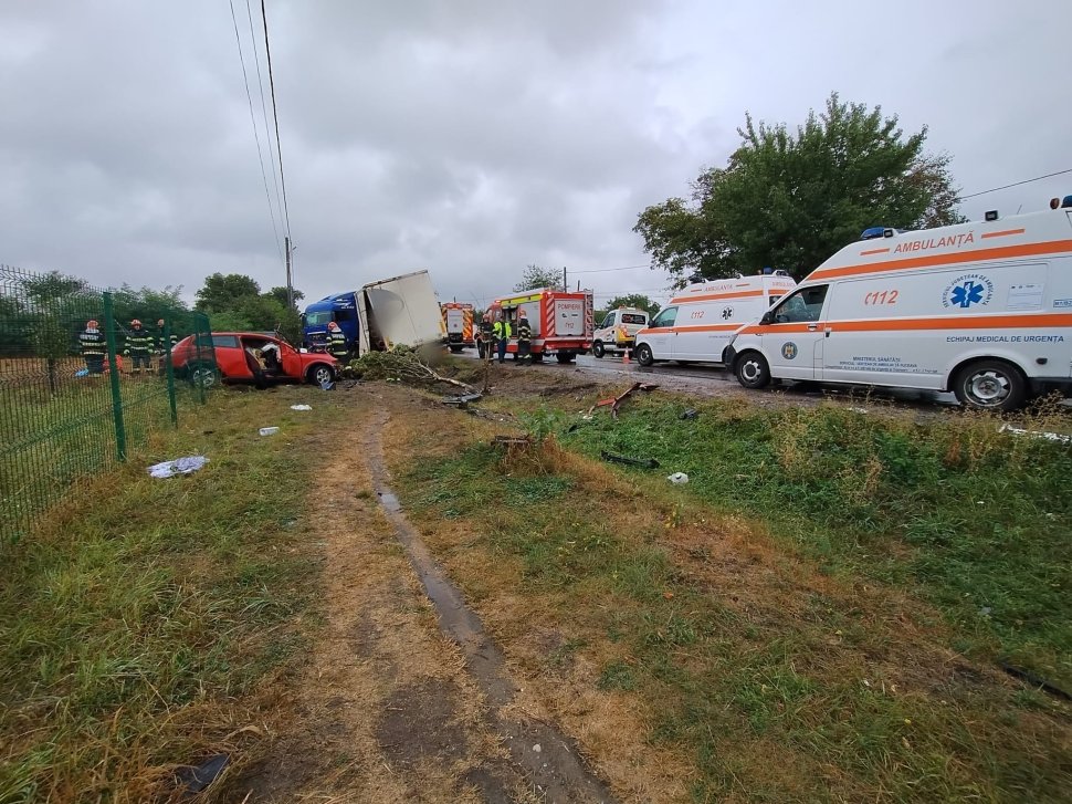 O persoană decedată și trei răniți într-un carambol pe E85, în localitatea Vadu Moldovei 2828