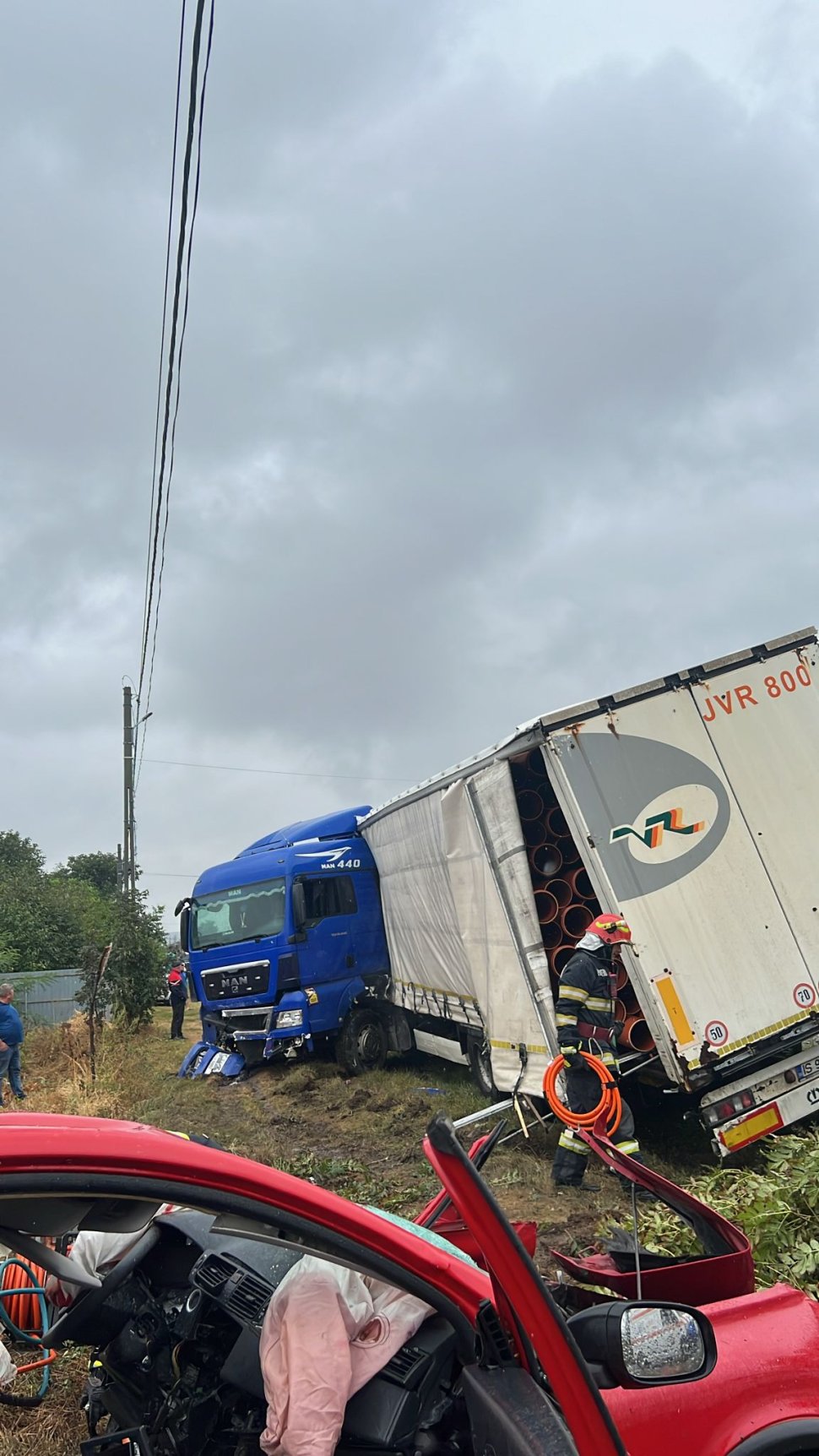 O persoană decedată și trei răniți într-un carambol pe E85, în localitatea Vadu Moldovei 2832