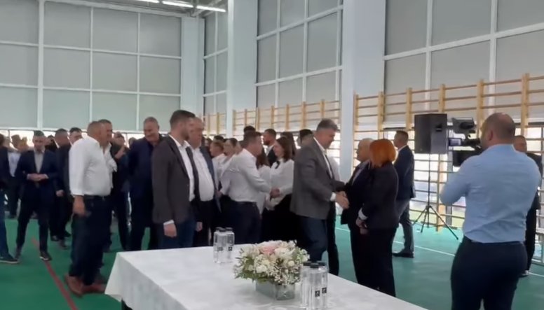 Marcel Ciolacu a ajuns la inaugurarea noii săli de sport din Slatina 