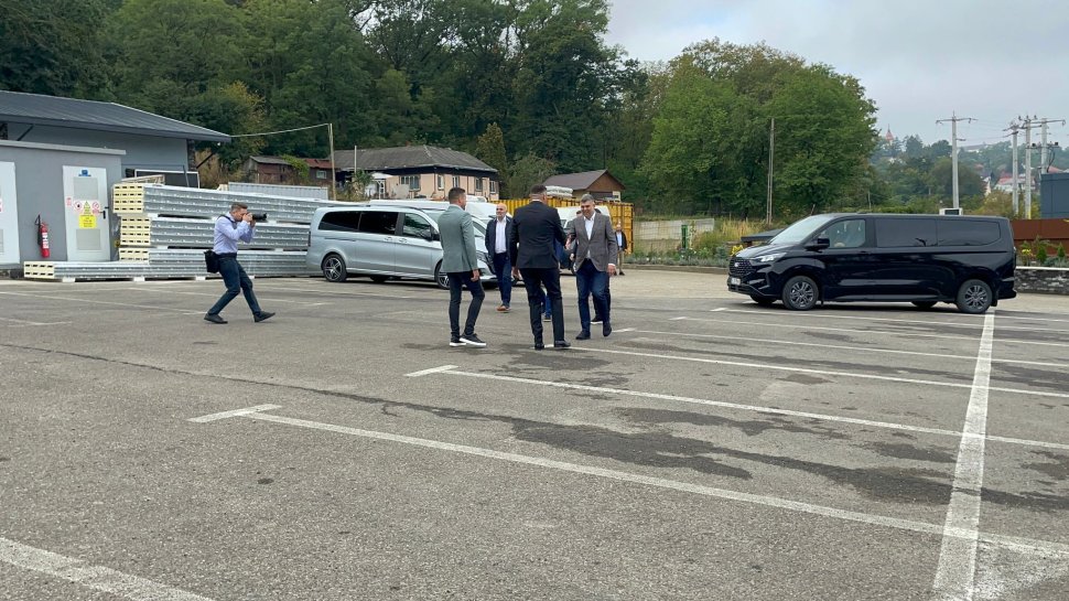 Prim-Ministrul României în vizită la o fabrică de mezeluri din Suceava 2894