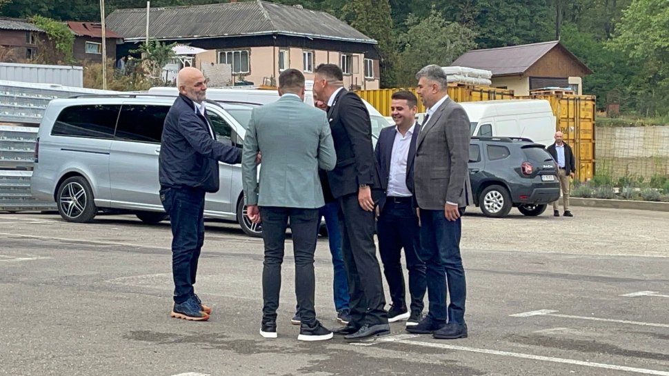 Prim-Ministrul României în vizită la o fabrică de mezeluri din Suceava 2897