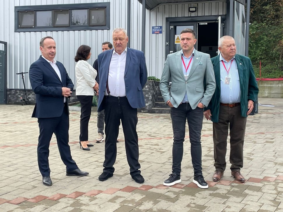 Prim-Ministrul României în vizită la o fabrică de mezeluri din Suceava 2902