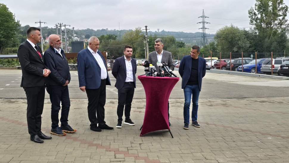 Prim-Ministrul României în vizită la o fabrică de mezeluri din Suceava 2912