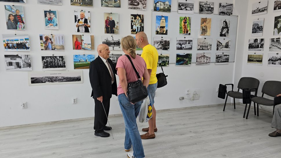 Fotograful Dimitrie Balint sărbătorit în cadrul unui vernisaj  2971