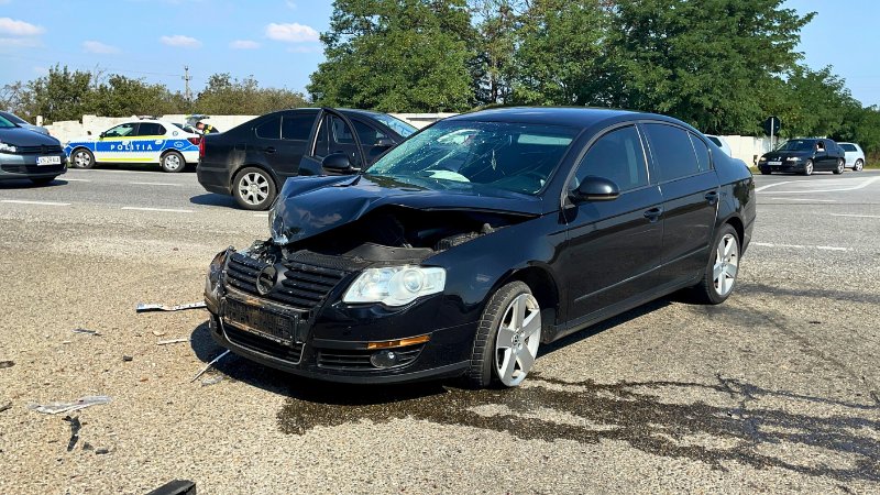 O clipă de neatenție, un nou accident la intersecția cu comuna Baia 3143