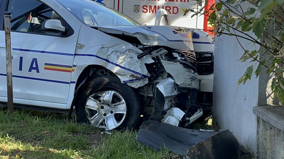 Accident controversat în comuna Șcheia, între o autospecială de poliție și un autoturism 3183