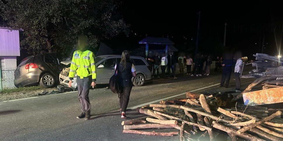 Două autoturisme avariate și trei victime în urma unui accident la Adâncata 3196