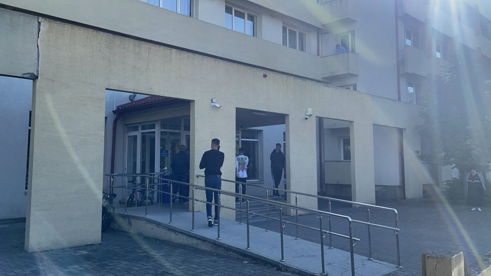 Zeci de studenți vin zilele acestea pentru a-și prelua camerele de cămin 3211