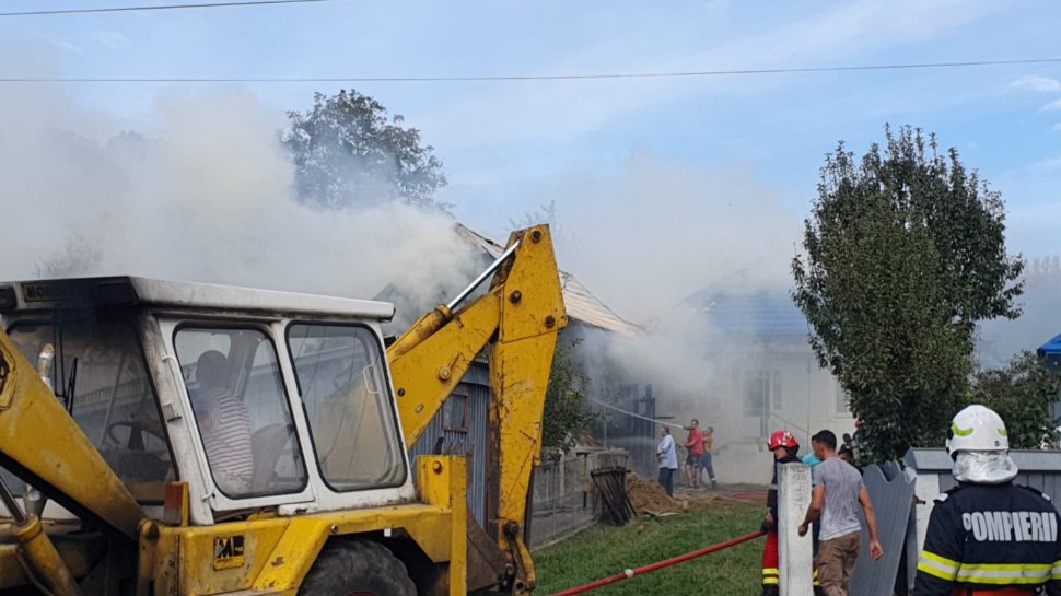 13 autospeciale de stingere au intervenit pentru stingerea unui incendiu la Fântâna Mare 3313