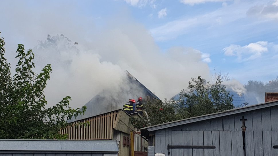 13 autospeciale de stingere au intervenit pentru stingerea unui incendiu la Fântâna Mare 3314