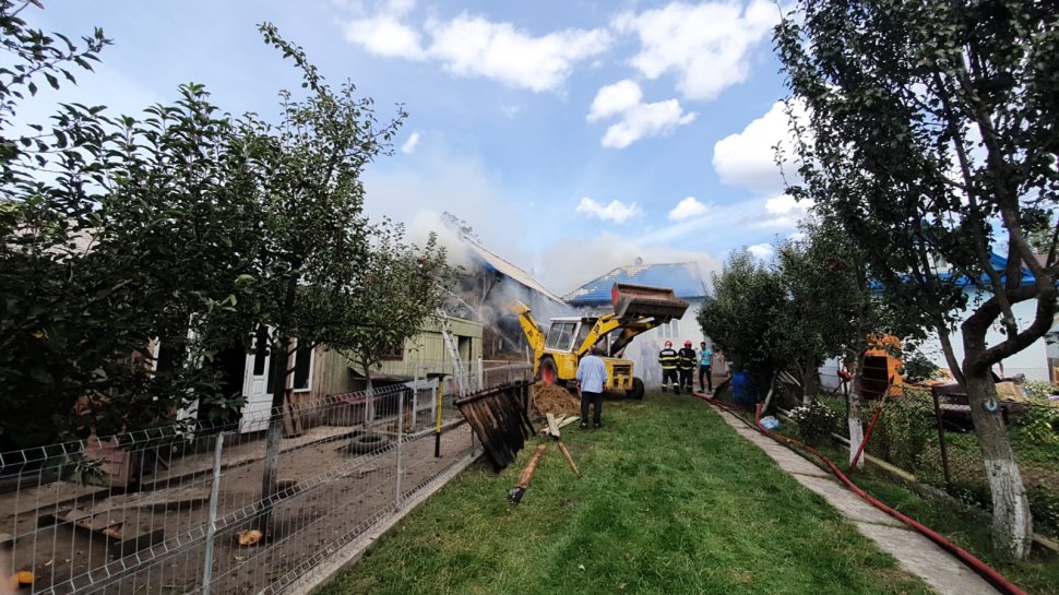 13 autospeciale de stingere au intervenit pentru stingerea unui incendiu la Fântâna Mare 3315