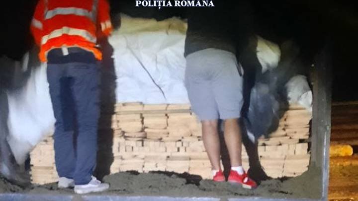 Transport ilegal de cherestea descoperit de către polițiștii suceveni 3307