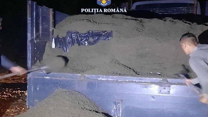 Transport ilegal de cherestea descoperit de către polițiștii suceveni 3308
