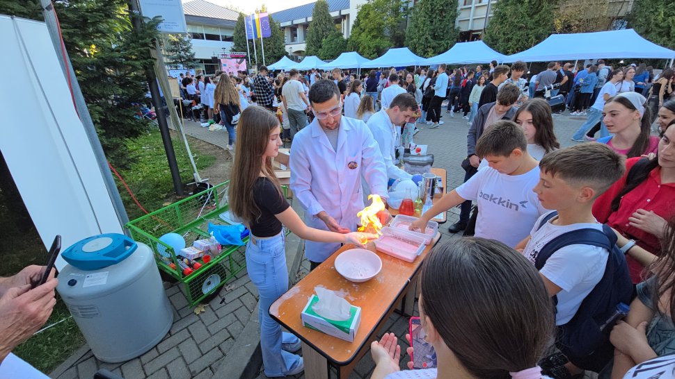 Noaptea Cercetătorilor a adunat oameni de toate vârstele la Universitatea „Ștefan cel Mare” din Suceava 3380
