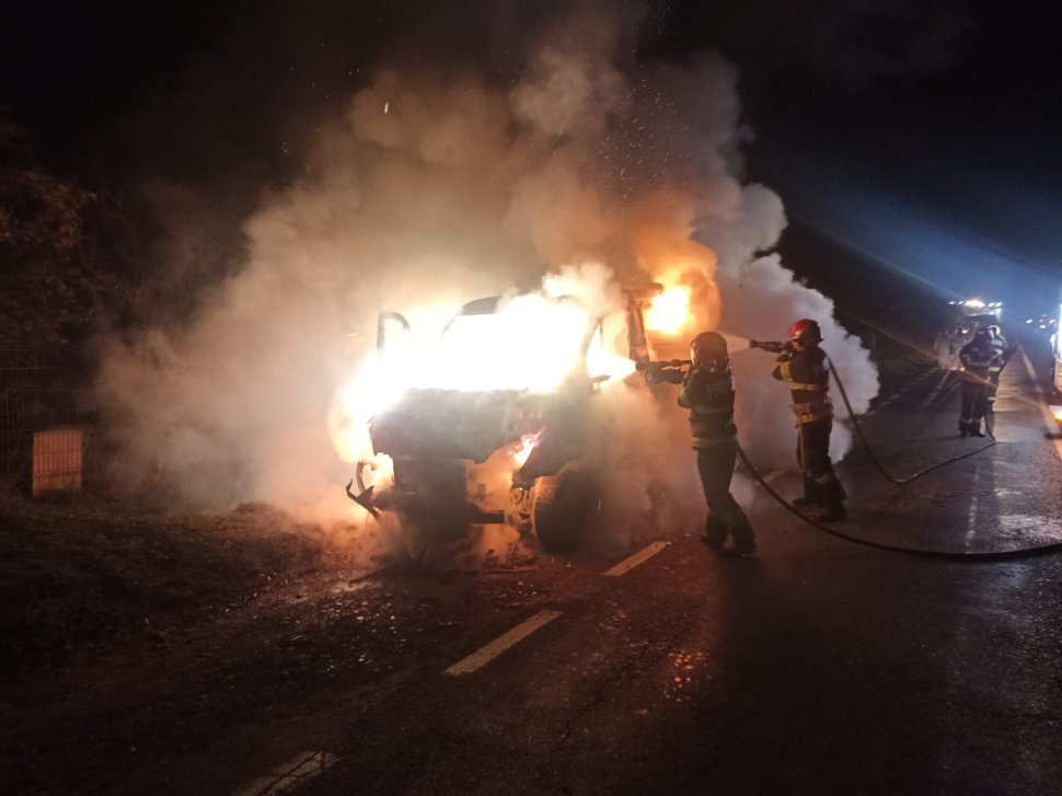Flăcările au mistuit un autoturism vineri seară, la Suceava 3627