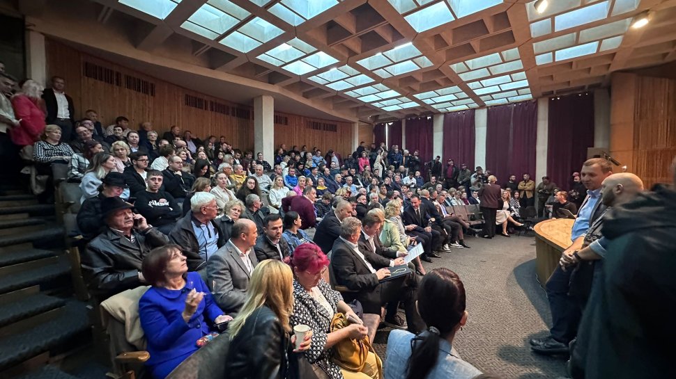 Flutur lansează critici la adresa trădătorilor din PNL în ședința liberalilor 3678