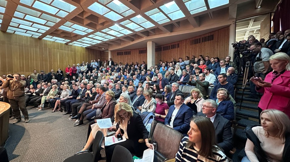 Flutur lansează critici la adresa trădătorilor din PNL în ședința liberalilor 3680