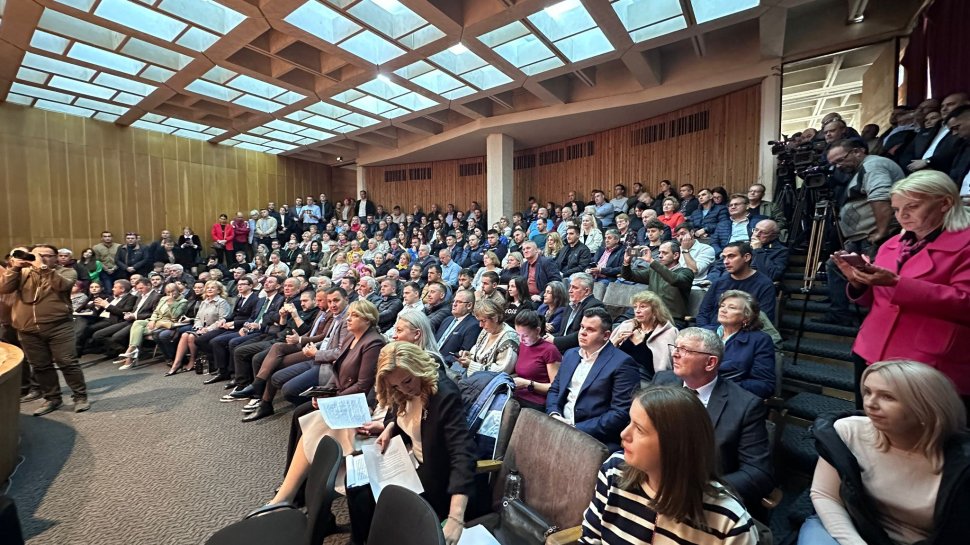 Flutur lansează critici la adresa trădătorilor din PNL în ședința liberalilor 3681