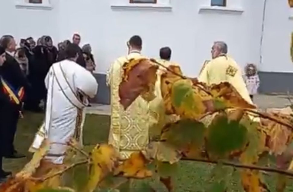 Zi de sărbătoare creștină la Boroaia; Biserica „Sf. Împărați Constantin și Elena” din Suseni a fost resfințită 3813