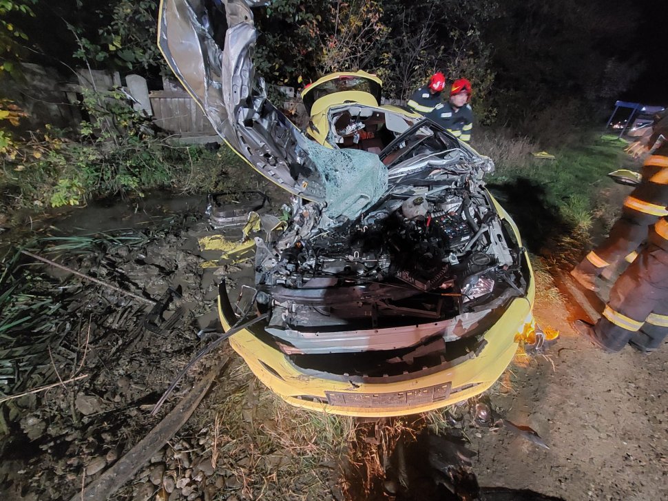 Două persoane și-au pierdut viața într-un accident rutier la Gherăiești, Neamț  3831