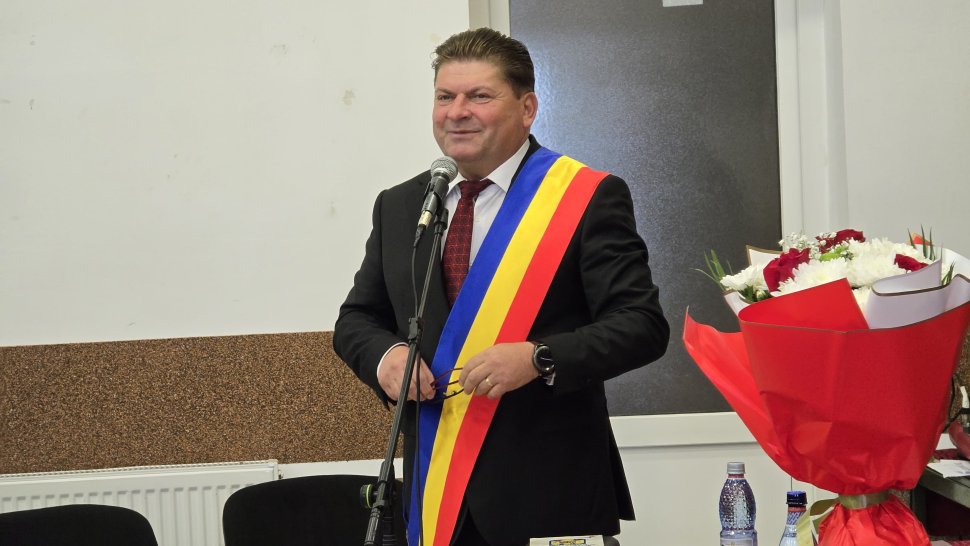 Primarul comunei Hănțești, Daniel Olariu, a fost învestit în funcția de primar 3833
