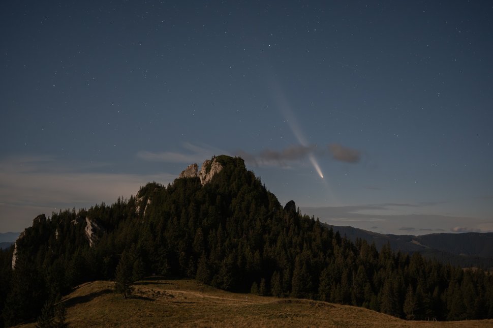 Spectacol nocturn: Cometa Tsuchinshan-Atlas, surprinsă de suceveni