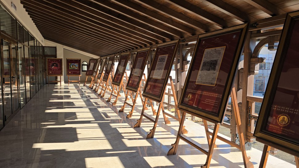 Mitropolitul Moldovei, Sfântul Ierarh Dosoftei, a fost comemorat vineri, printr-un simpozion dedicat împlinirii a 400 de ani de la nașterea sa 3979