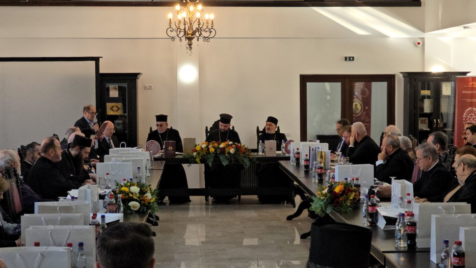 Mitropolitul Moldovei, Sfântul Ierarh Dosoftei, a fost comemorat vineri, printr-un simpozion dedicat împlinirii a 400 de ani de la nașterea sa 3982