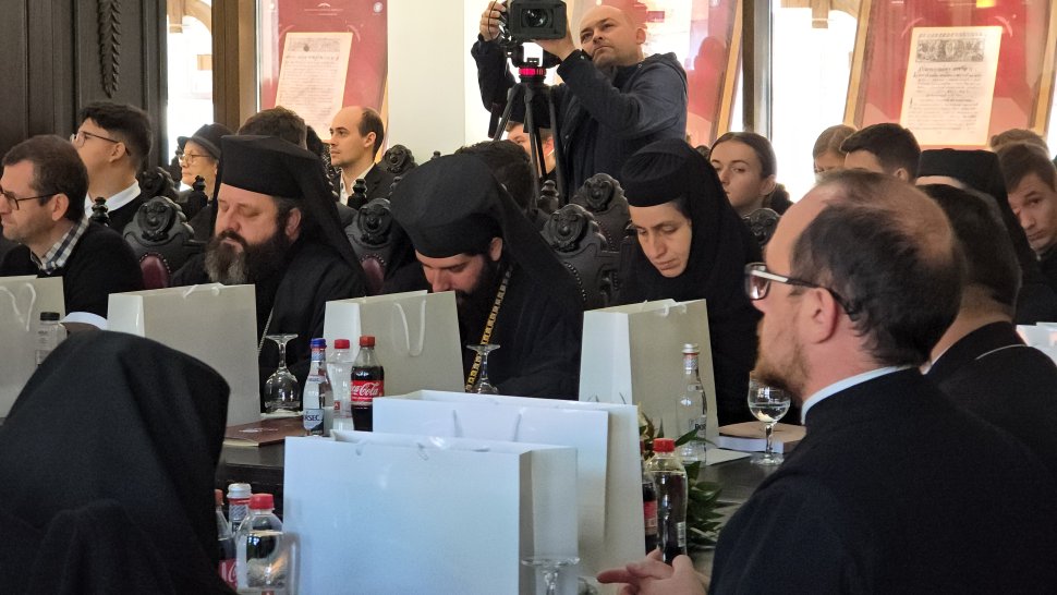 Mitropolitul Moldovei, Sfântul Ierarh Dosoftei, a fost comemorat vineri, printr-un simpozion dedicat împlinirii a 400 de ani de la nașterea sa 3985