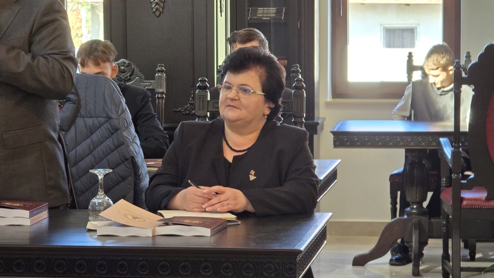 Mitropolitul Moldovei, Sfântul Ierarh Dosoftei, a fost comemorat vineri, printr-un simpozion dedicat împlinirii a 400 de ani de la nașterea sa 3986