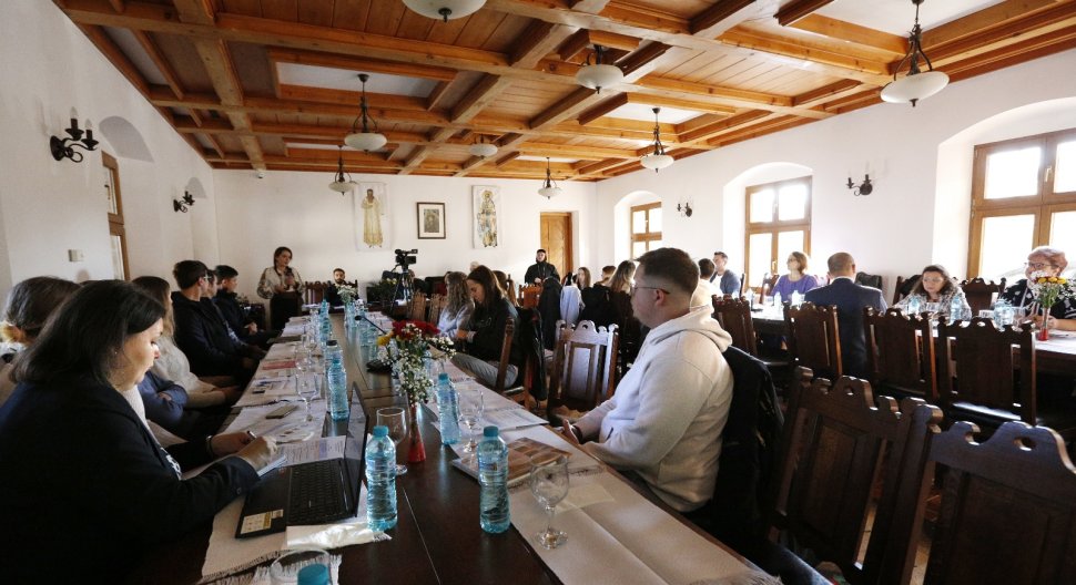 Simpozionul „Îmbătrânirea întru bucurie - Respir în Bucovina” un eveniment medical destinat pacienților cu boli pulmonare cronice 4017