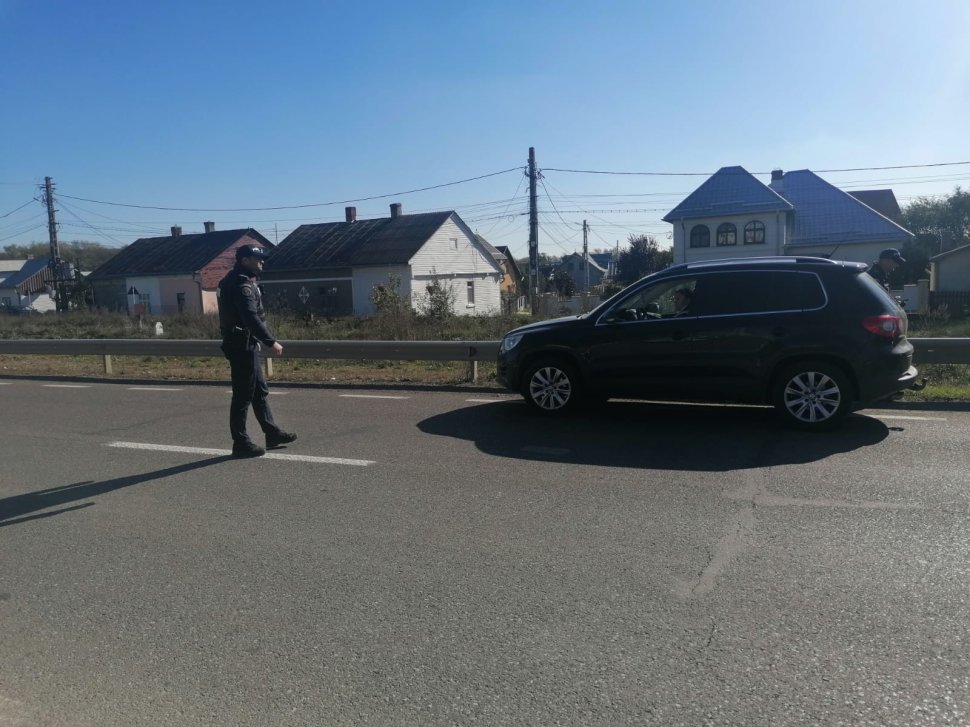 Peste 100 de sancțiuni, permise și certificate reținute într-o amplă acțiune a 47 de polițiști în Solca, Arbore, Dornești și Voitinel 4046
