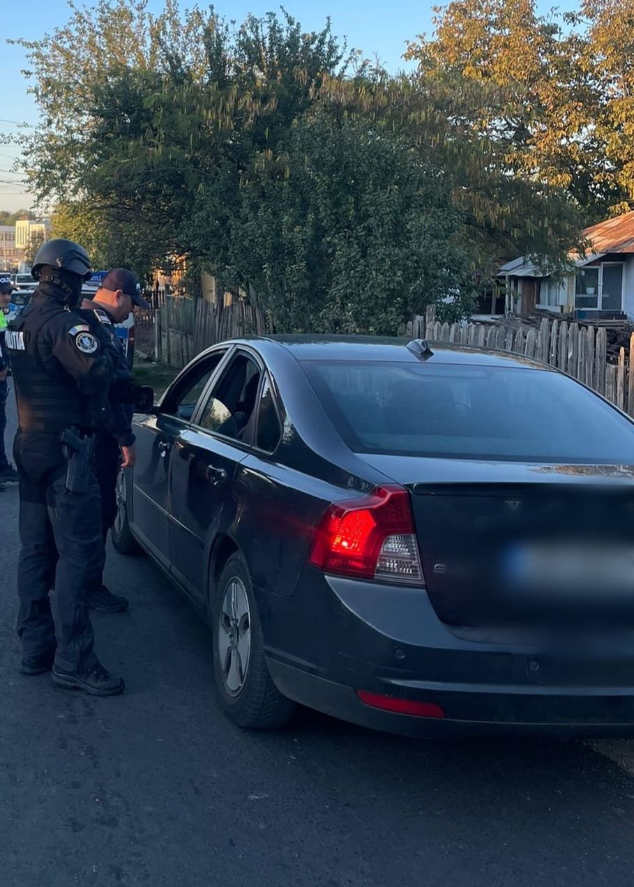 Peste 100 de sancțiuni, permise și certificate reținute într-o amplă acțiune a 47 de polițiști în Solca, Arbore, Dornești și Voitinel 4047