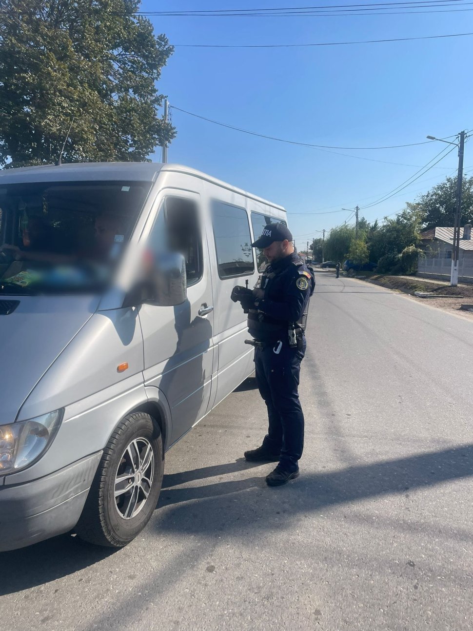 Peste 100 de sancțiuni, permise și certificate reținute într-o amplă acțiune a 47 de polițiști în Solca, Arbore, Dornești și Voitinel 4048
