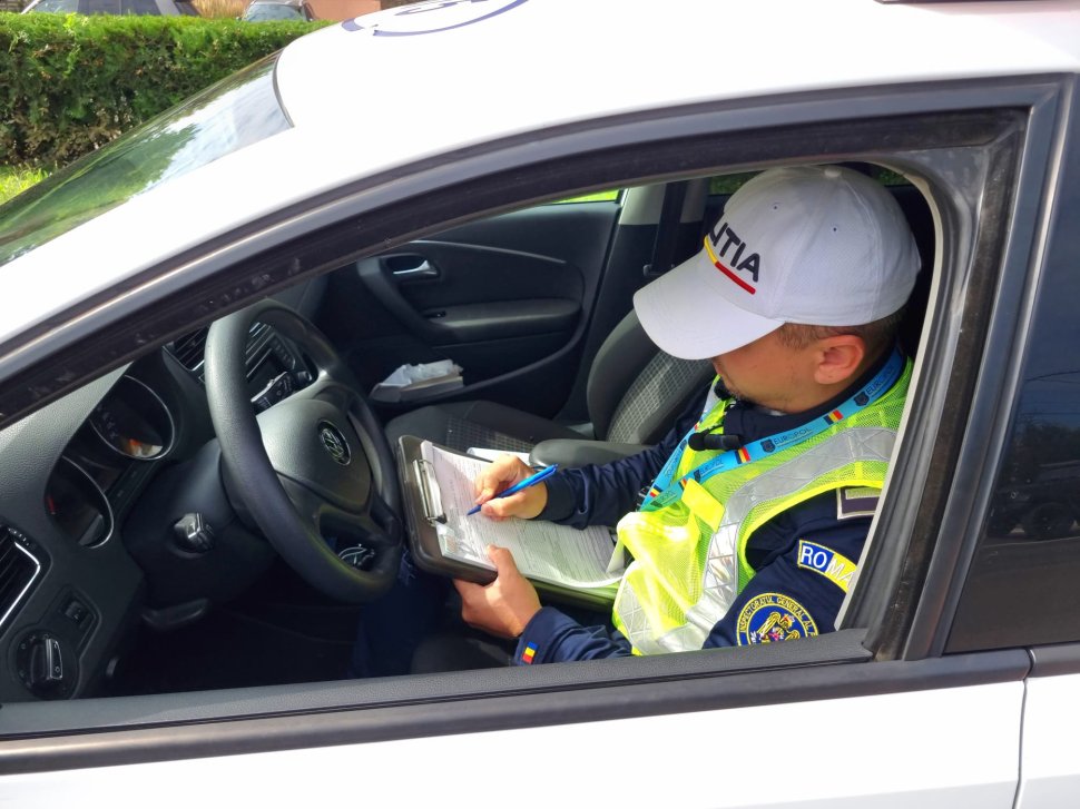 Peste 100 de sancțiuni, permise și certificate reținute într-o amplă acțiune a 47 de polițiști în Solca, Arbore, Dornești și Voitinel 4049