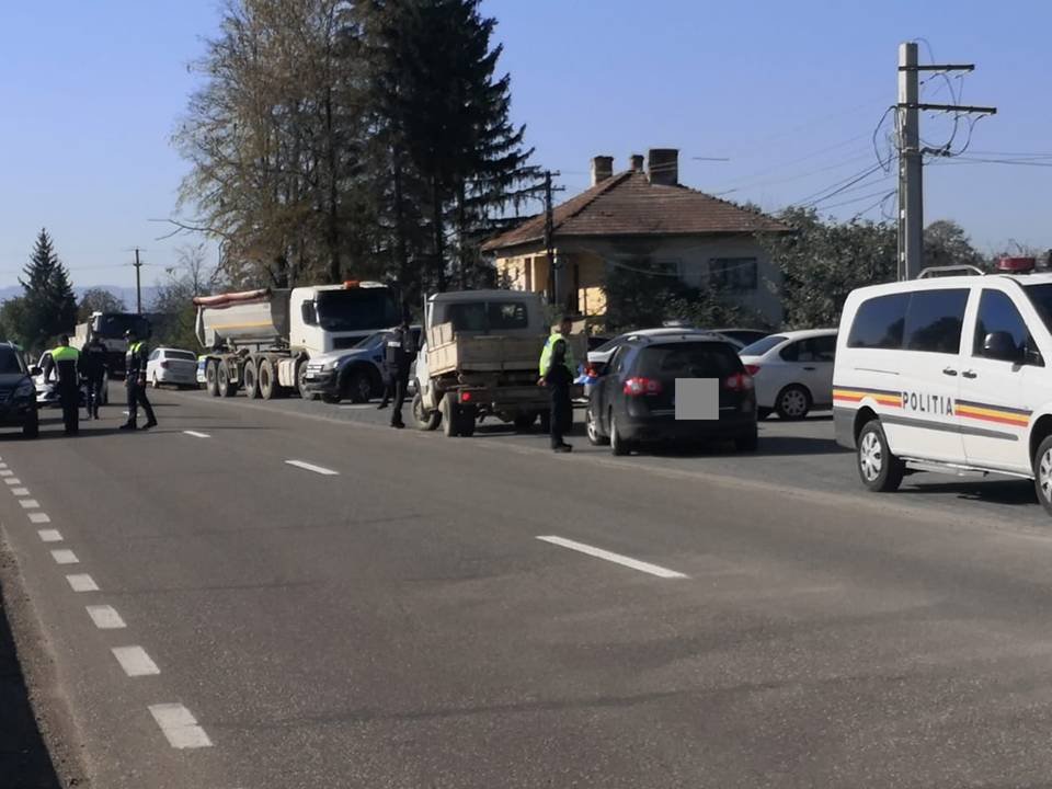 Peste 100 de sancțiuni, permise și certificate reținute într-o amplă acțiune a 47 de polițiști în Solca, Arbore, Dornești și Voitinel