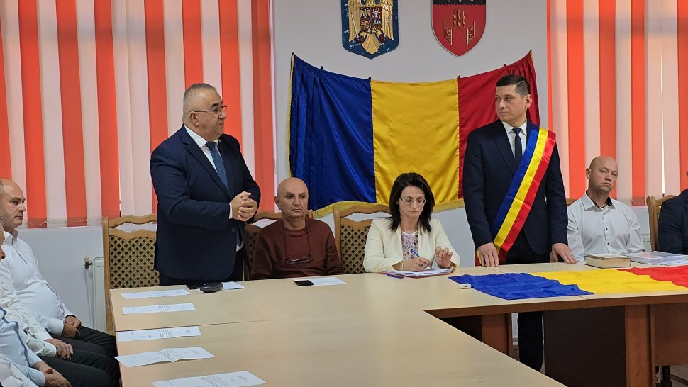 Primarul comunei Straja, Mihai Juravle, a fost învestit într-o ceremonie la care au fost prezente numeroase personalități marcante ale județului 4039