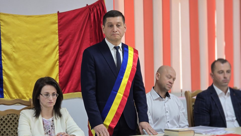 Primarul comunei Straja, Mihai Juravle, a fost învestit într-o ceremonie la care au fost prezente numeroase personalități marcante ale județului 4040