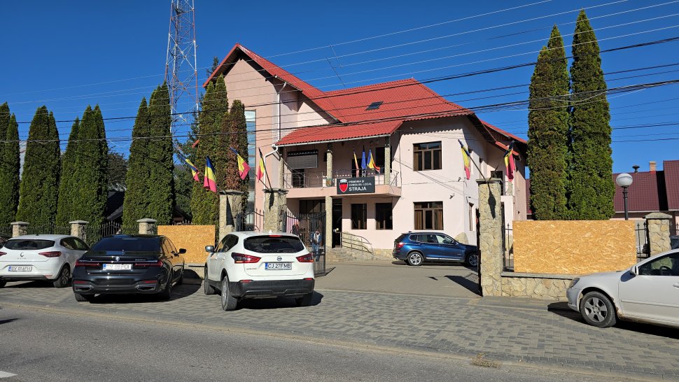 Primarul comunei Straja, Mihai Juravle, a fost învestit într-o ceremonie la care au fost prezente numeroase personalități marcante ale județului 4043