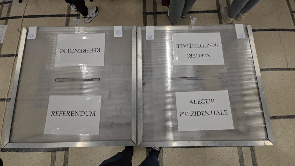 Moldovenii vin la vot, în secția de votare de la Universitatea „Ștefan cel Mare” din Suceava 4079