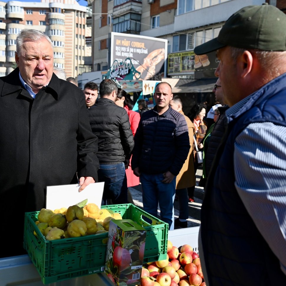 Numeroși membri ai PSD Suceava au fost duminică la Târgul Mărului, în Fălticeni 4099