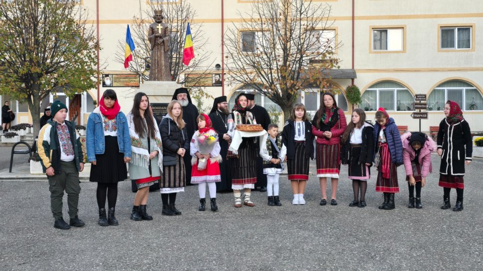 Zi de sfințire la „Casa Bunicilor” de la Mănăstirea Bogdănești