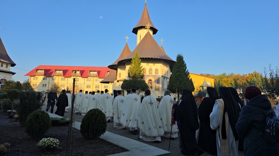 Zi de sfințire la „Casa Bunicilor” de la Mănăstirea Bogdănești 4089