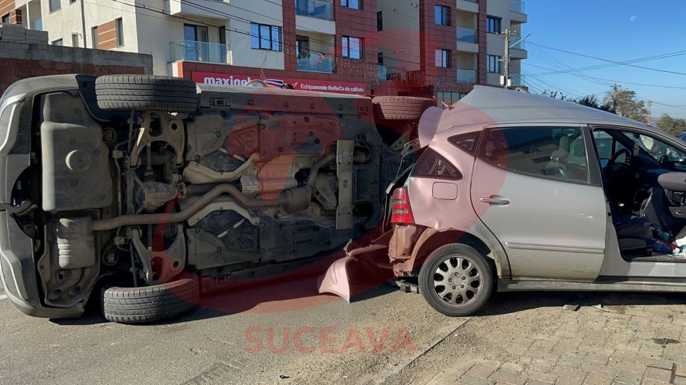Tamponare spectaculoasă produsă între trei autoturisme, în Obcini 4132