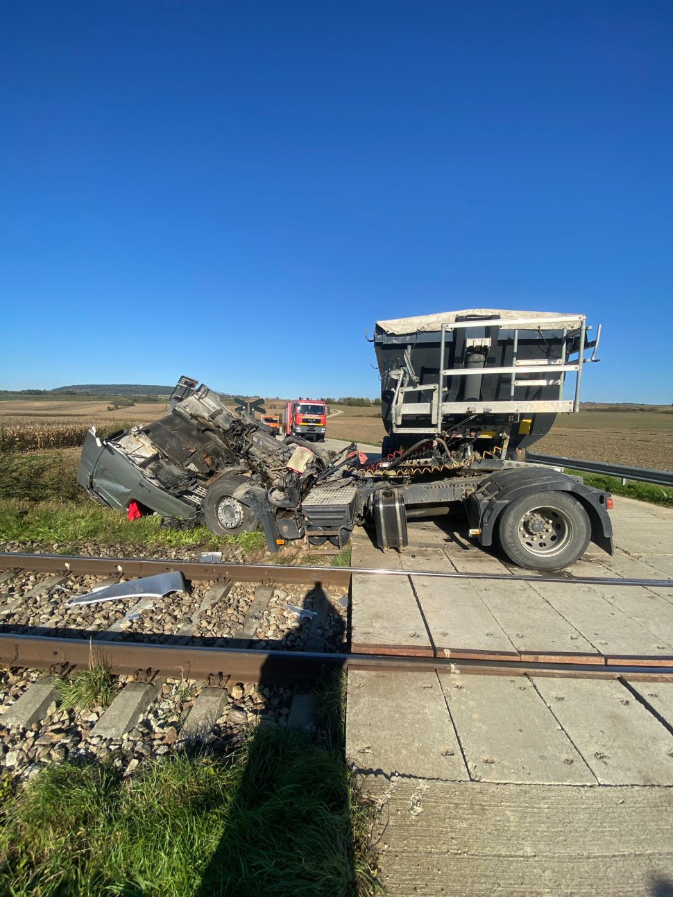 Impact între o locomotivă și un autotren, la Dărmănești