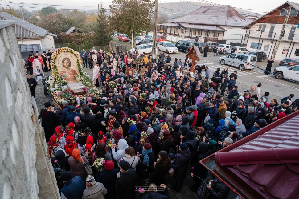 Moaștele Sfântului „Ioan cel Nou” de la Suceava, în procesiune prin județ