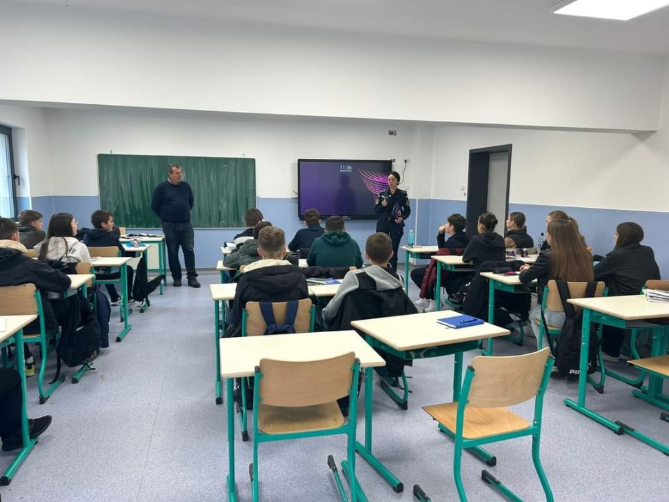 Tinerii din Suceava învață să se protejeze de traficanți și alte infracțiuni 4116