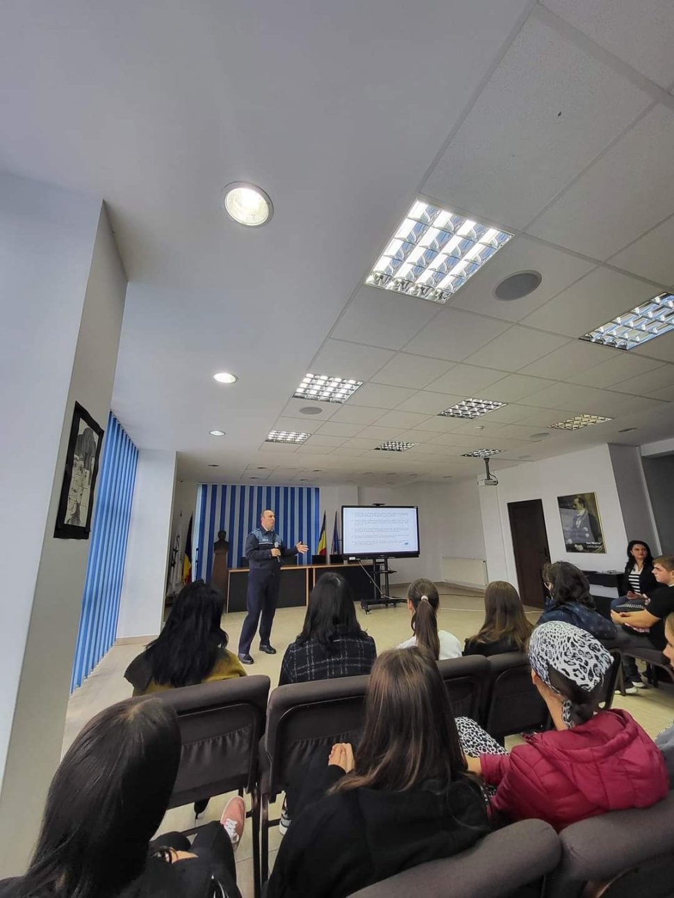 Tinerii din Suceava învață să se protejeze de traficanți și alte infracțiuni 4120